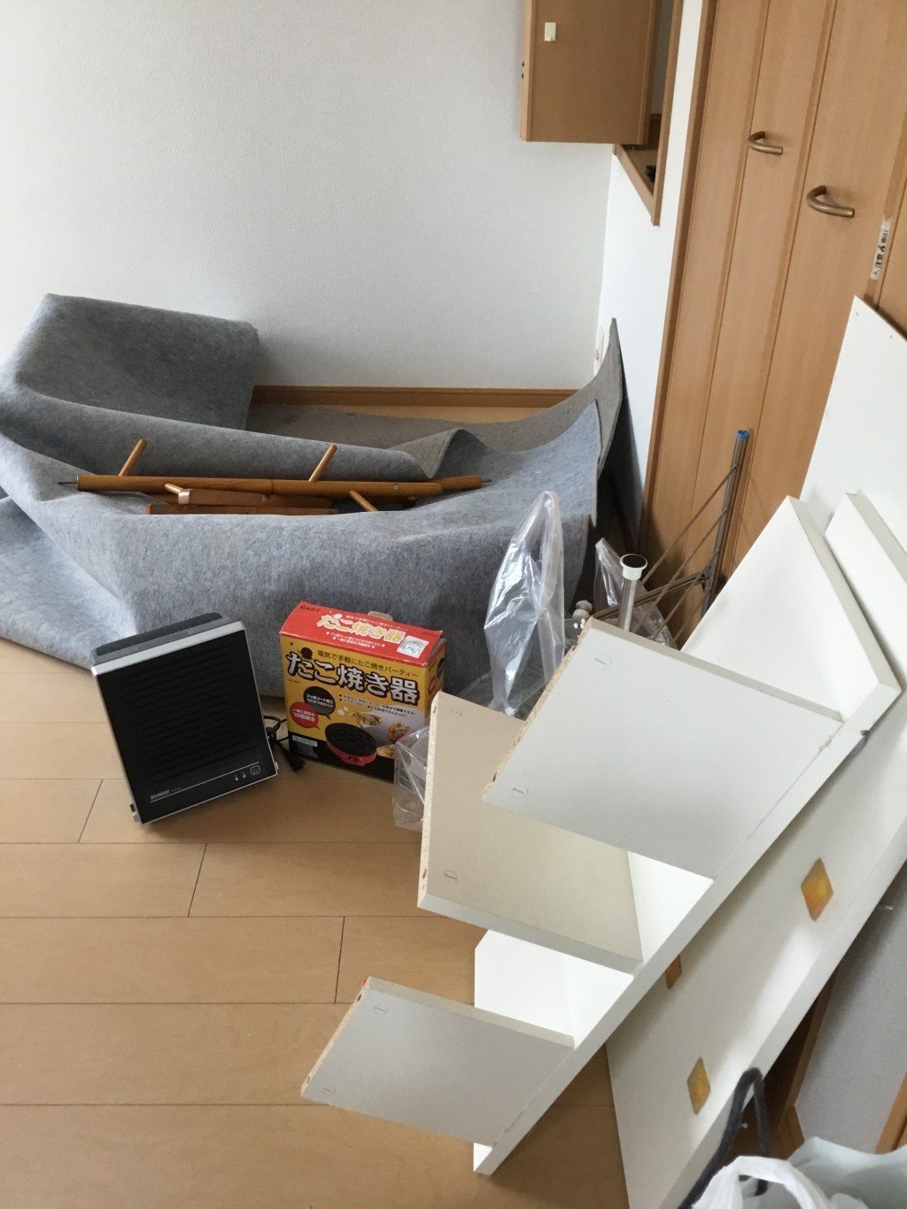 【三郷市】食器棚など軽トラック1台程度の不用品回収☆スタッフの丁寧な対応に大変満足していただきました!