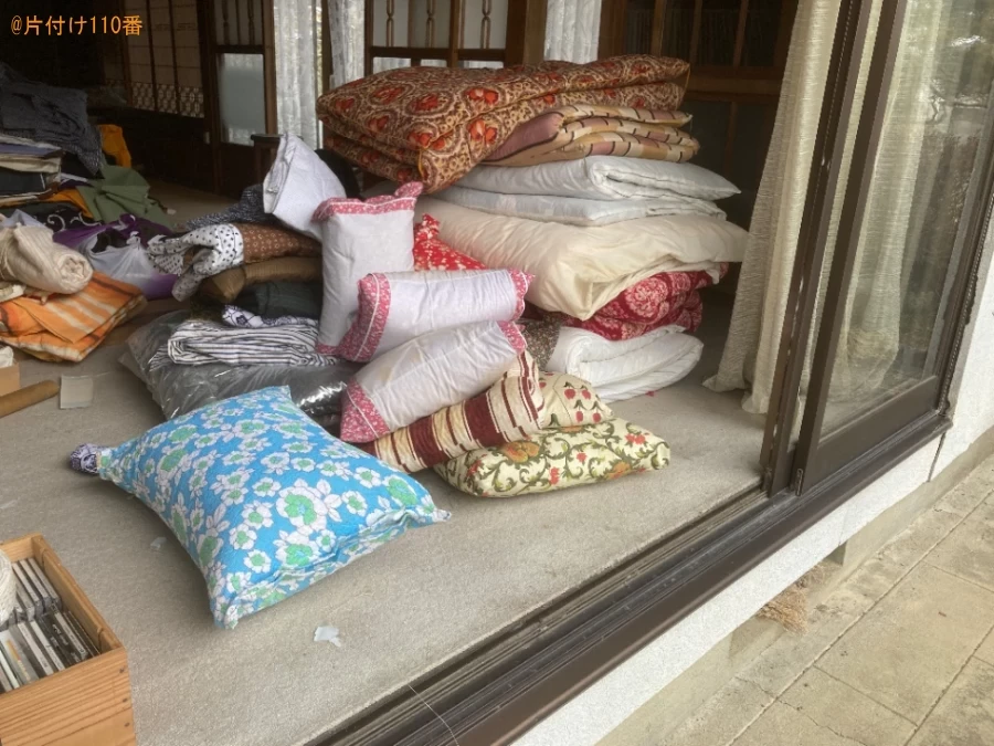 着物、布団、書籍、瀬戸物、炊飯器、食器、ヒーター、枕等の回収